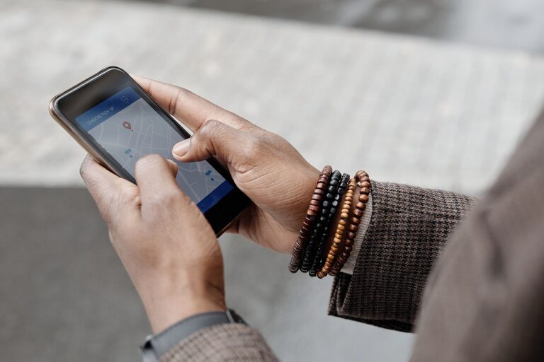 A Step-by-Step Guide to Using Digital Maps Confidently